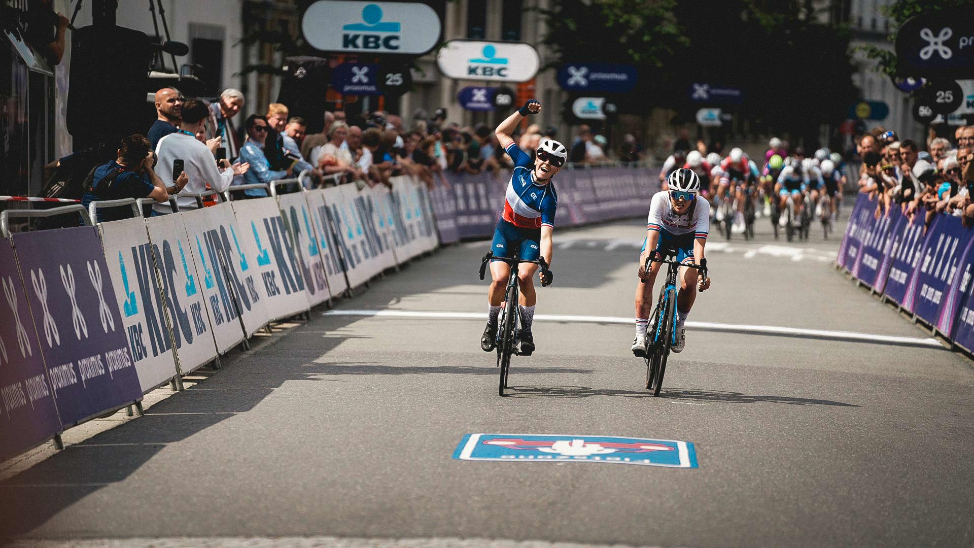 Célia Gery sprint naar zege in Vlaanderens Mooiste voor Vrouwen U19
