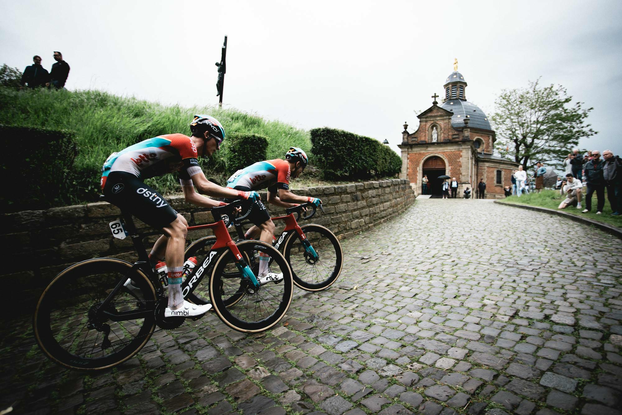 Robin Orins wint Omloop het Nieuwsblad U23