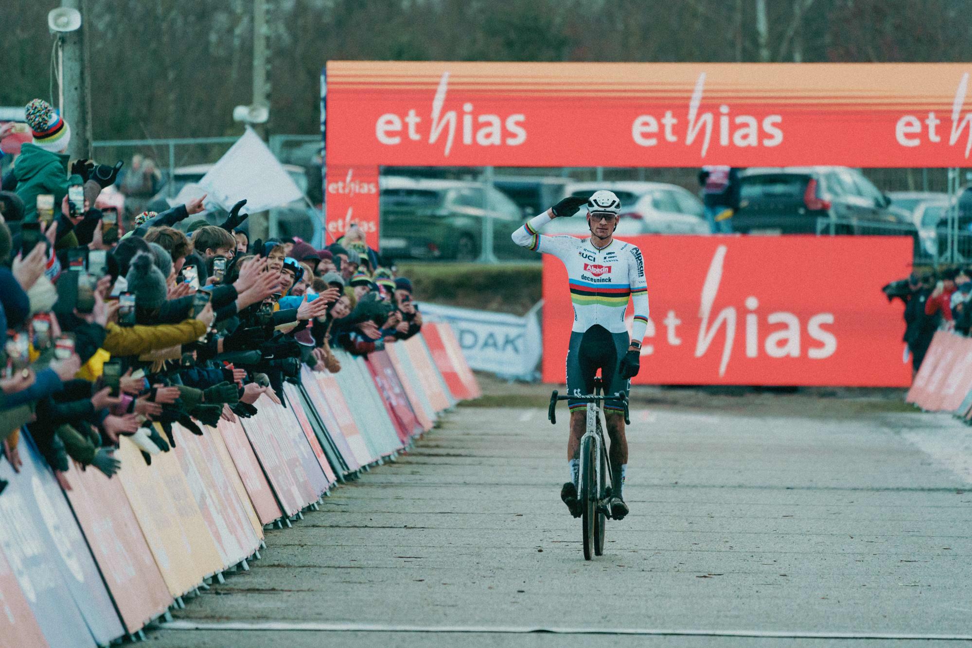 Van der Poel kwam, zag en overwon in Zonhoven