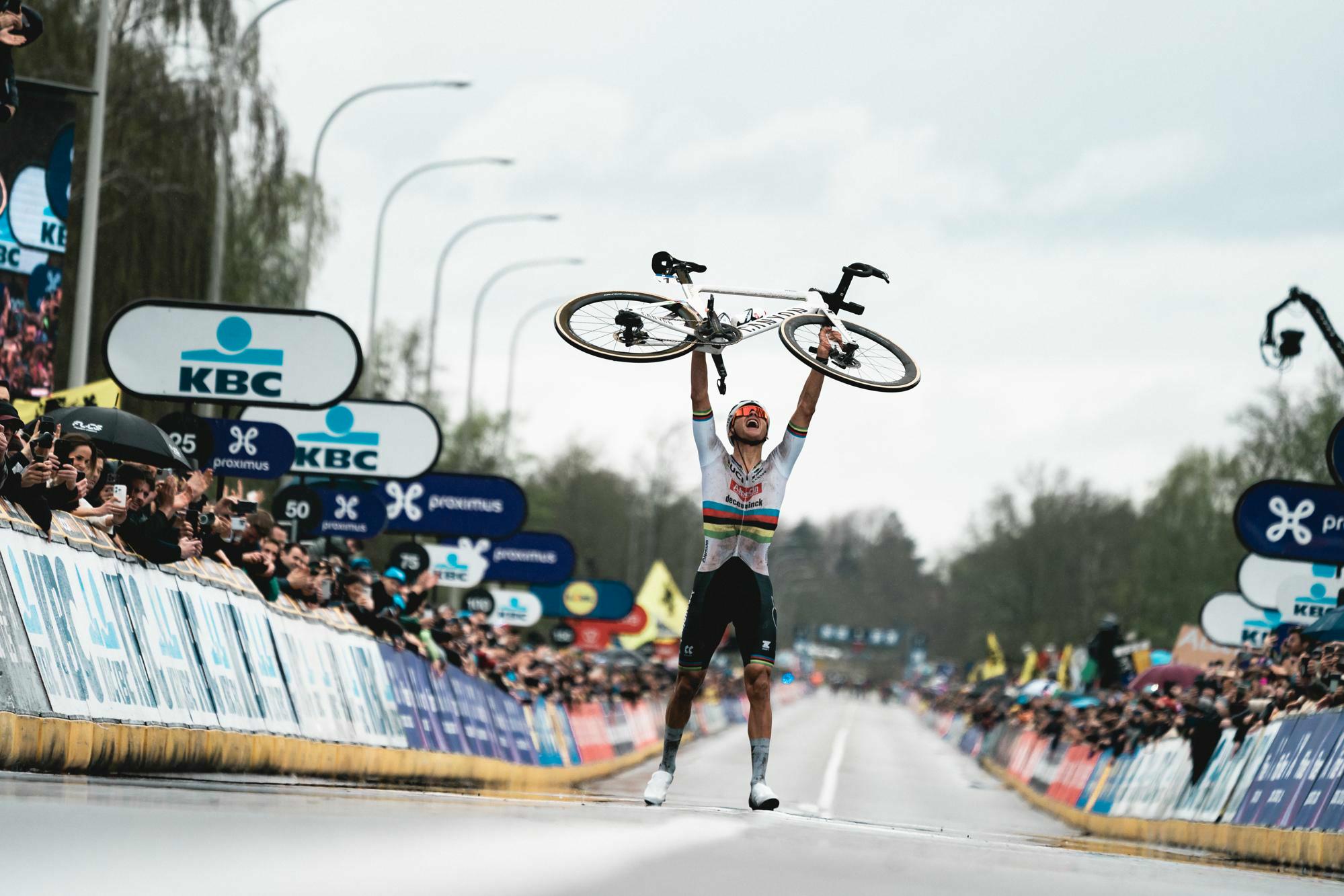 Kopecky, Longo Borghini en Van der Poel op recordjacht