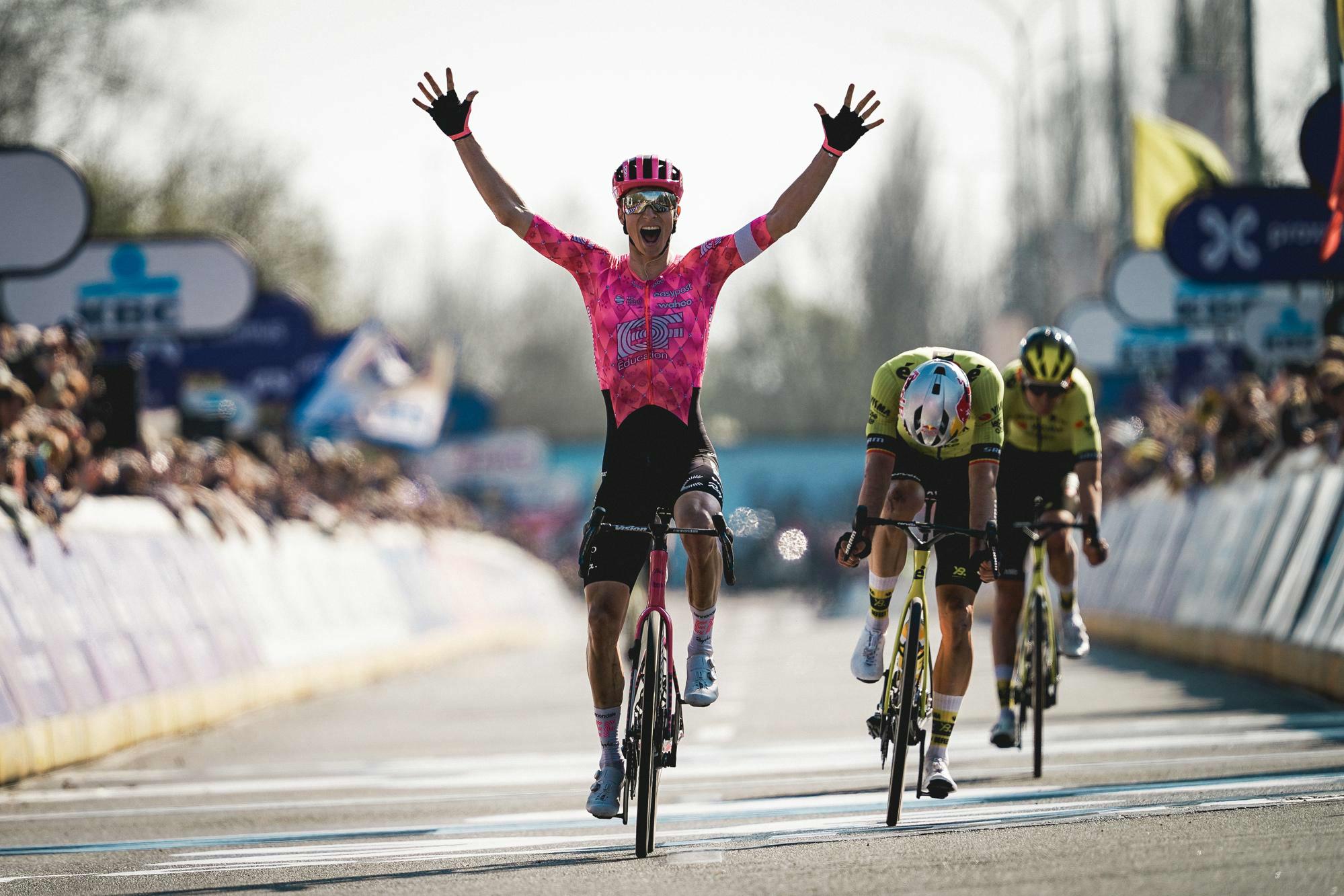 Powless Sprints Faster than Van Aert