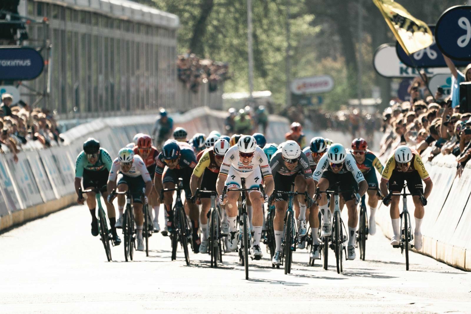 Merlier devance Philipsen au sprint pour une deuxième victoire à Schoten