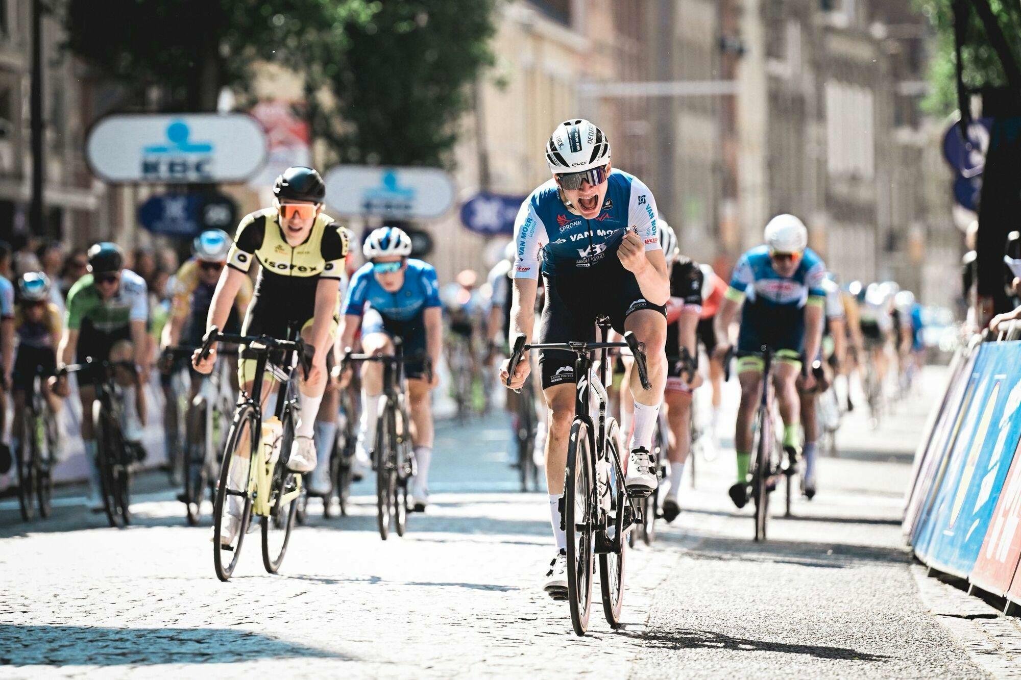Jules Vydt sprint naar de overwinning in de Katjeskoers