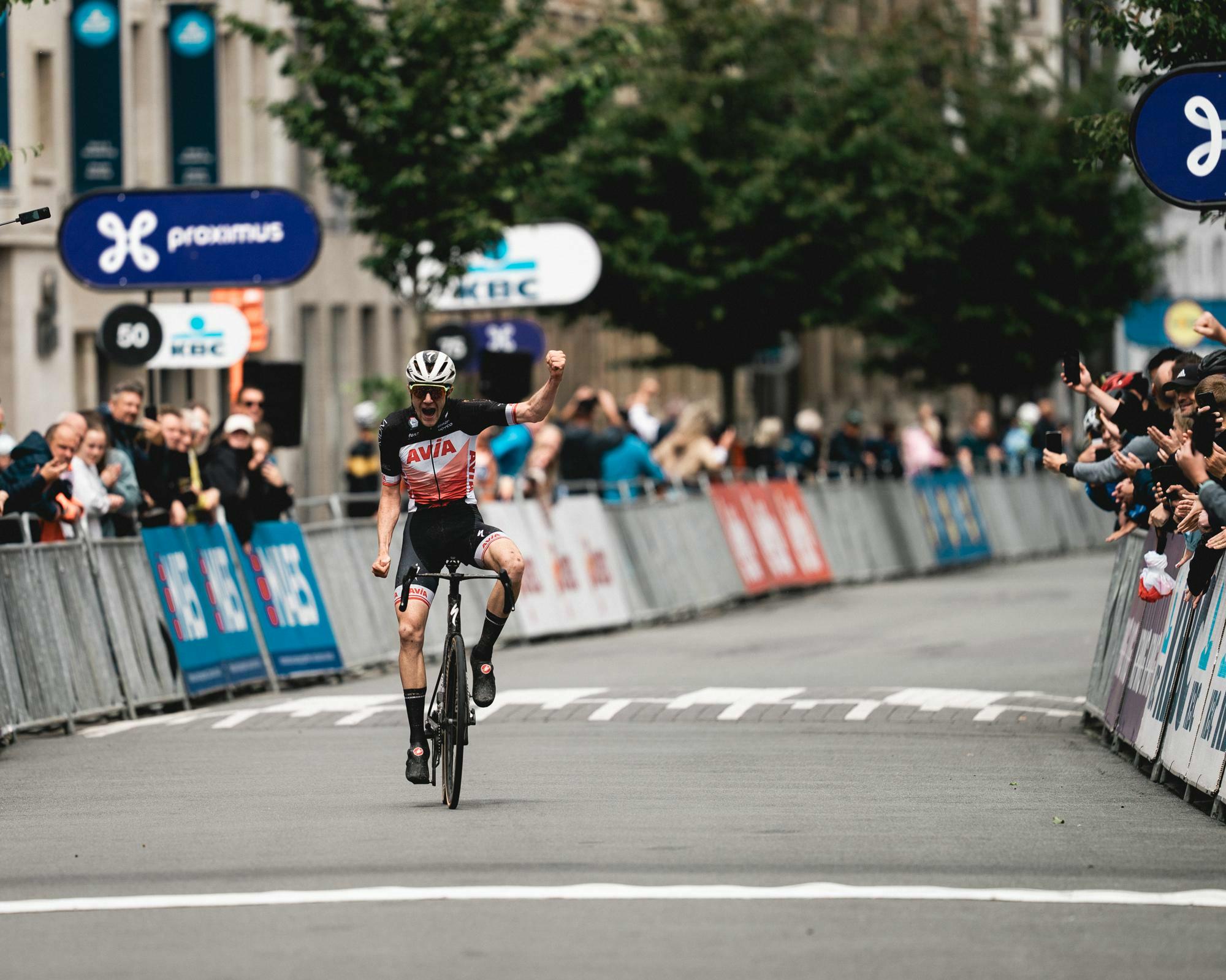 Lambrecht triumphs after late attack